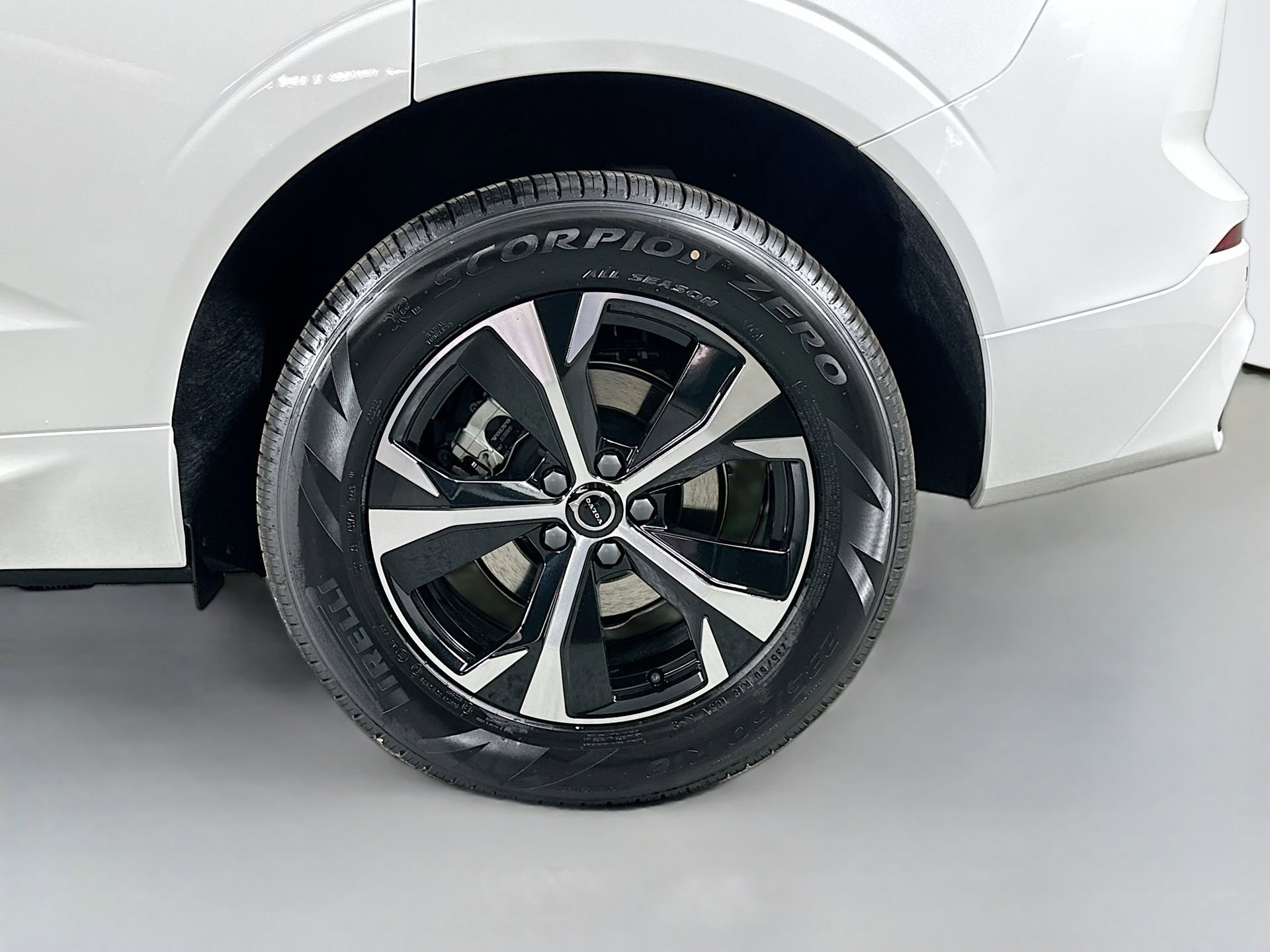Used 2026 Volvo XC60 B5 Core AWD/4WD image 30