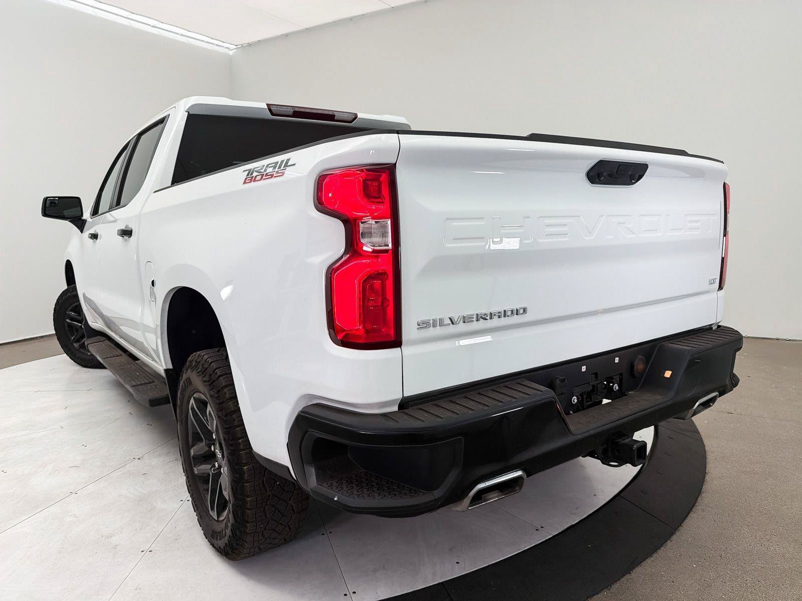 Used 2024 Chevrolet Silverado 1500 LT Trail Boss w/ Protection Package AWD/4WD image 8