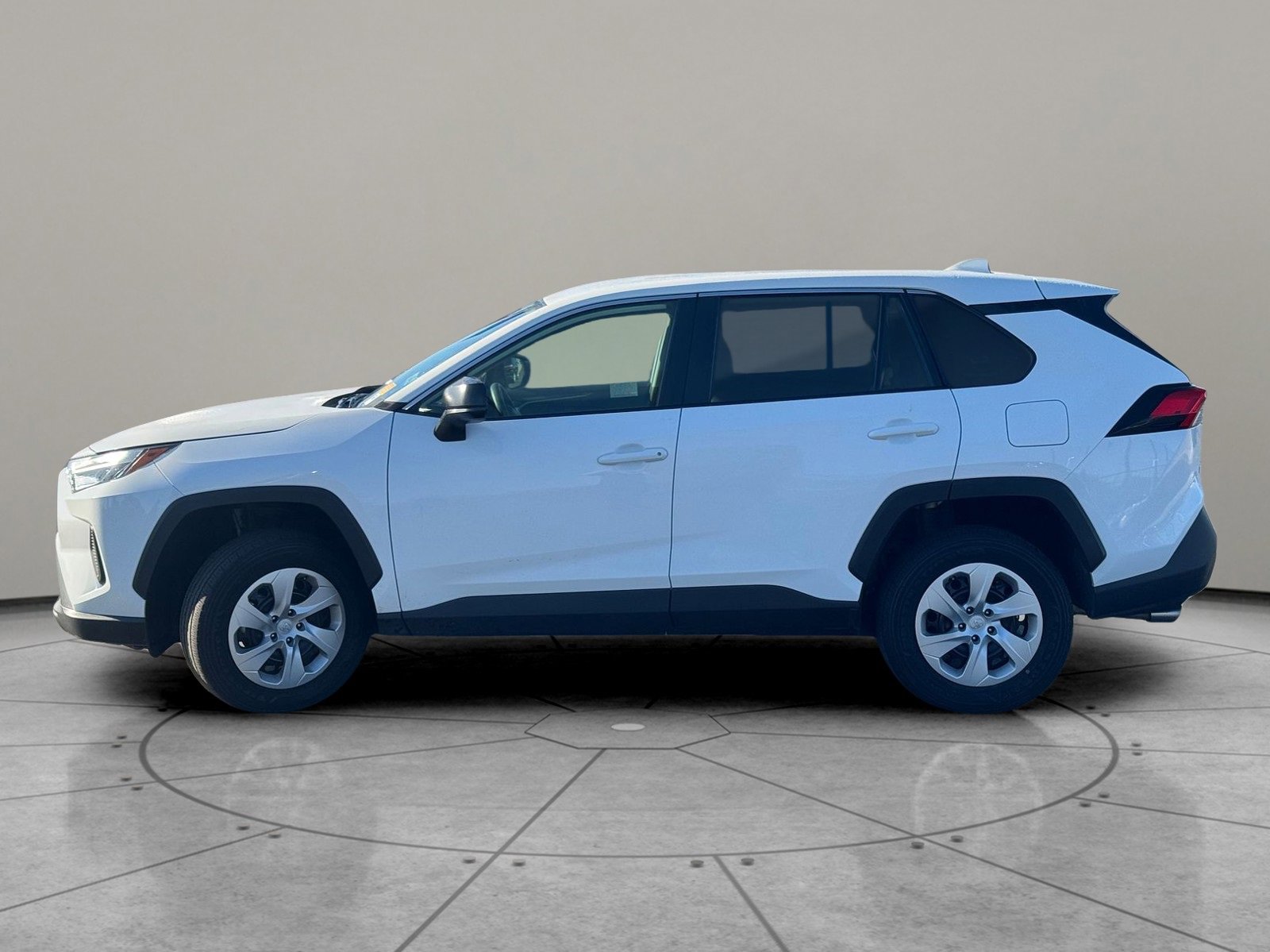 Used 2024 Toyota RAV4 LE image 8