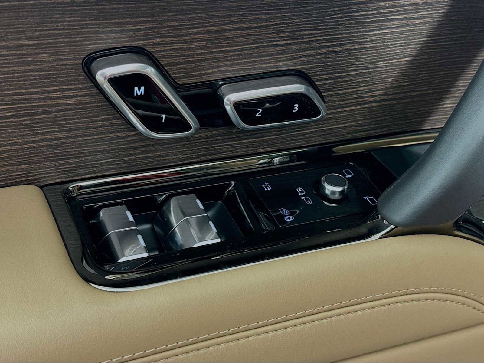 Used 2024 Land Rover Range Rover Sport SE image 17