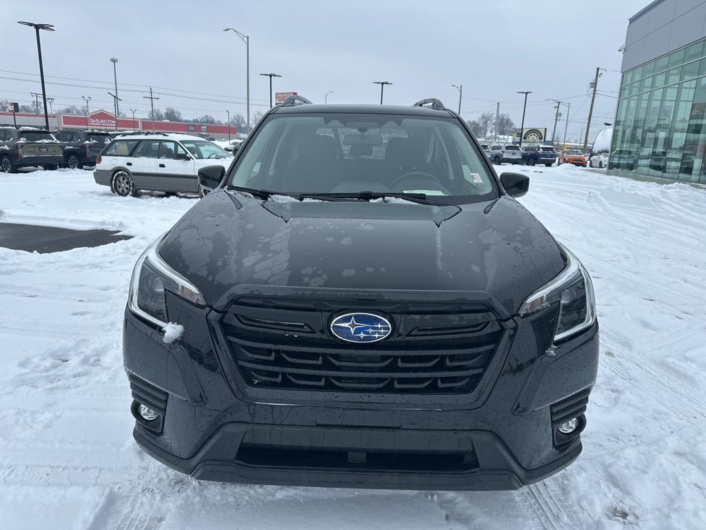 Used 2024 Subaru Forester Premium image 2