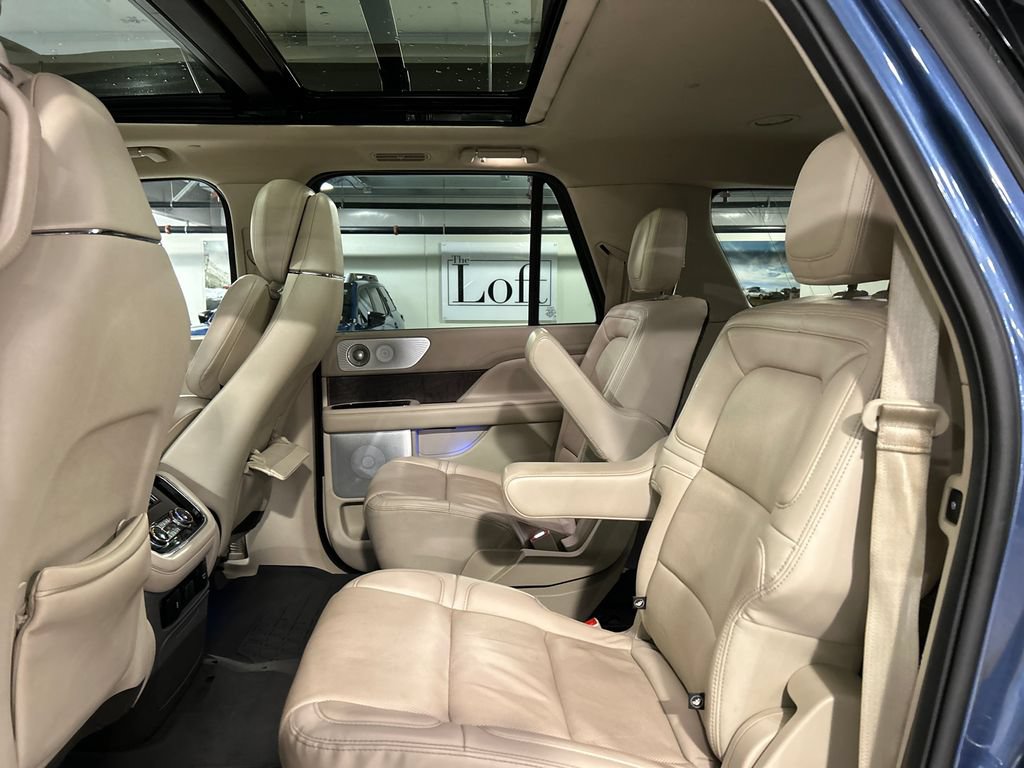 Used 2020 Lincoln Navigator L Reserve w/ Luxury Package AWD/4WD image 23