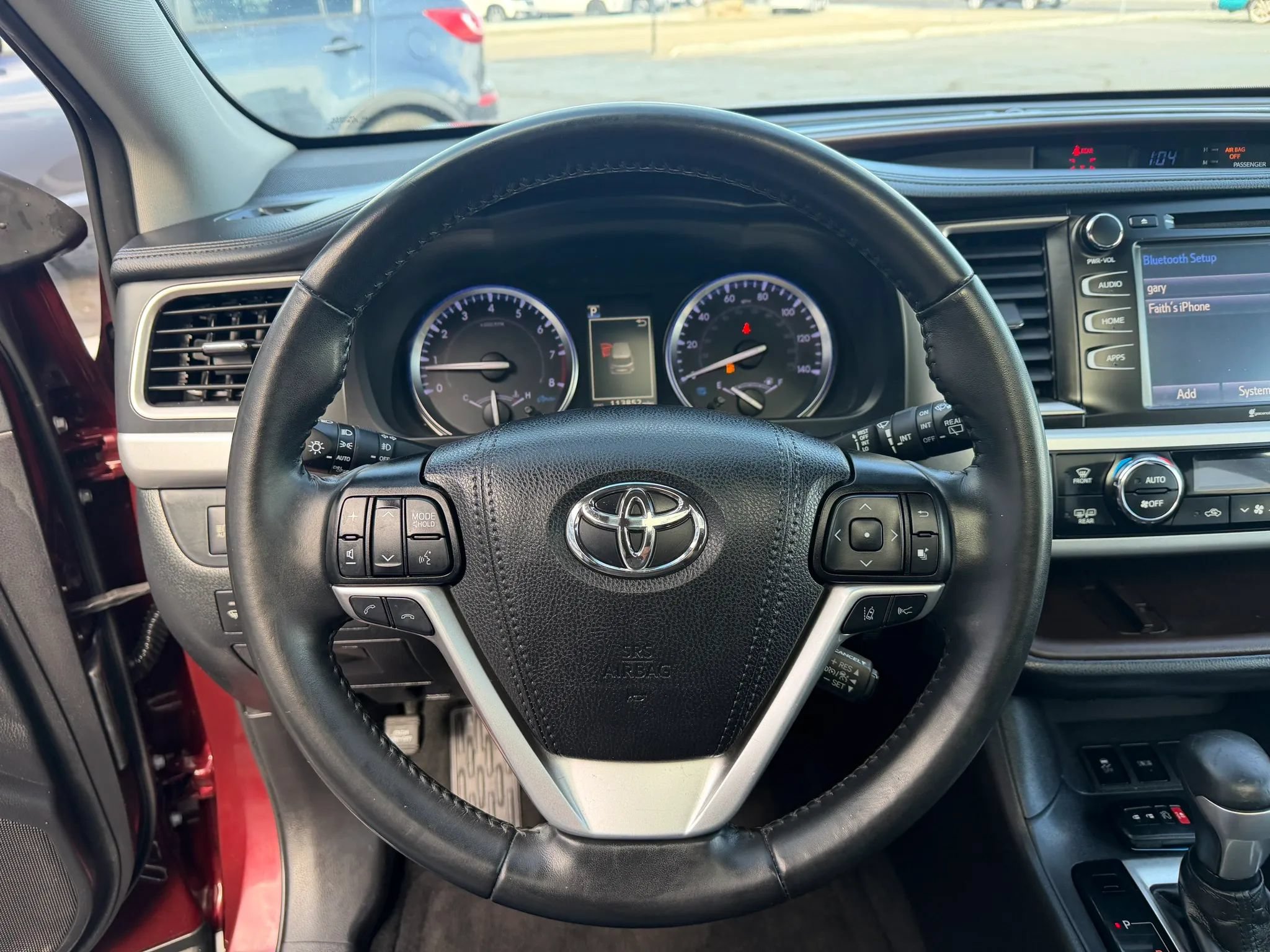 Used 2019 Toyota Highlander XLE FWD image 25