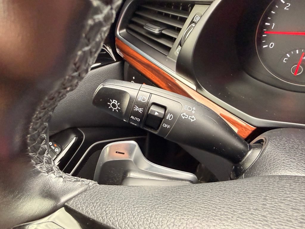 Used 2017 Kia Cadenza Technology FWD image 22