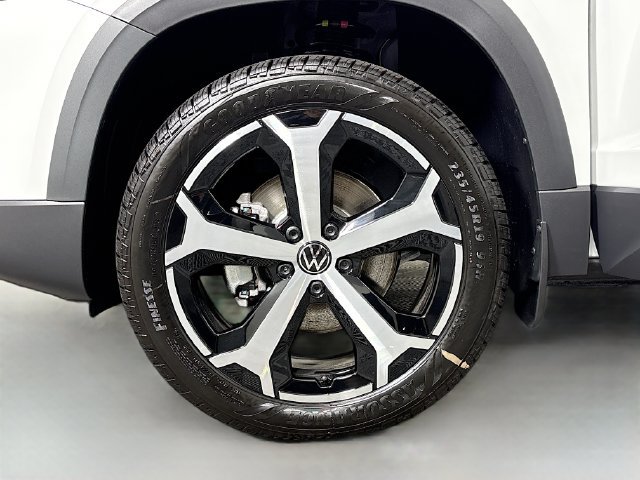 New 2026 Volkswagen Taos SEL AWD/4WD image 32