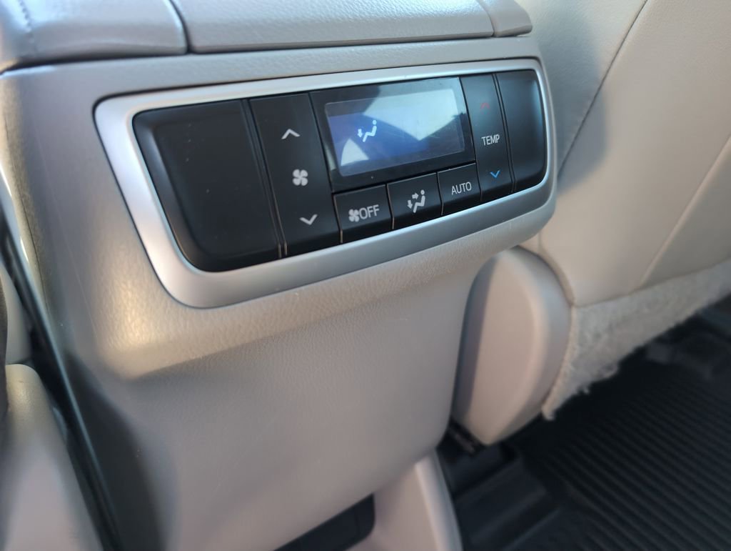 Used 2016 Toyota Highlander Limited image 14