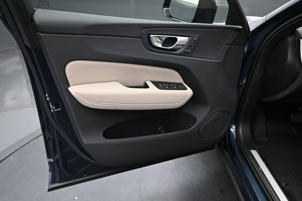 New 2026 Volvo XC60 T8 Plus w/ Climate Package AWD/4WD image 9