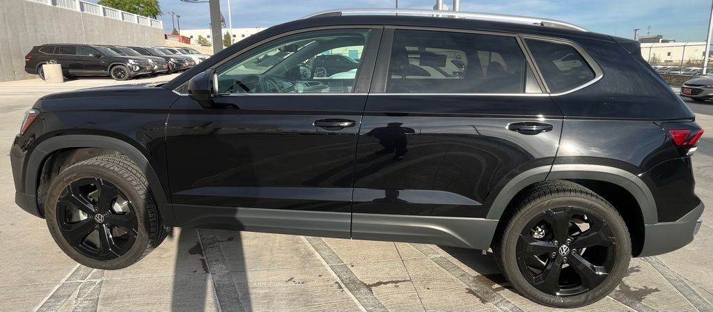 Certified 2025 Volkswagen Taos SEL AWD/4WD image 5