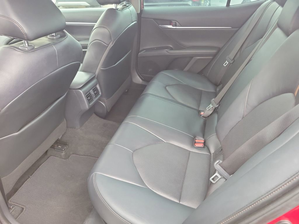 Used 2020 Toyota Camry XLE image 12