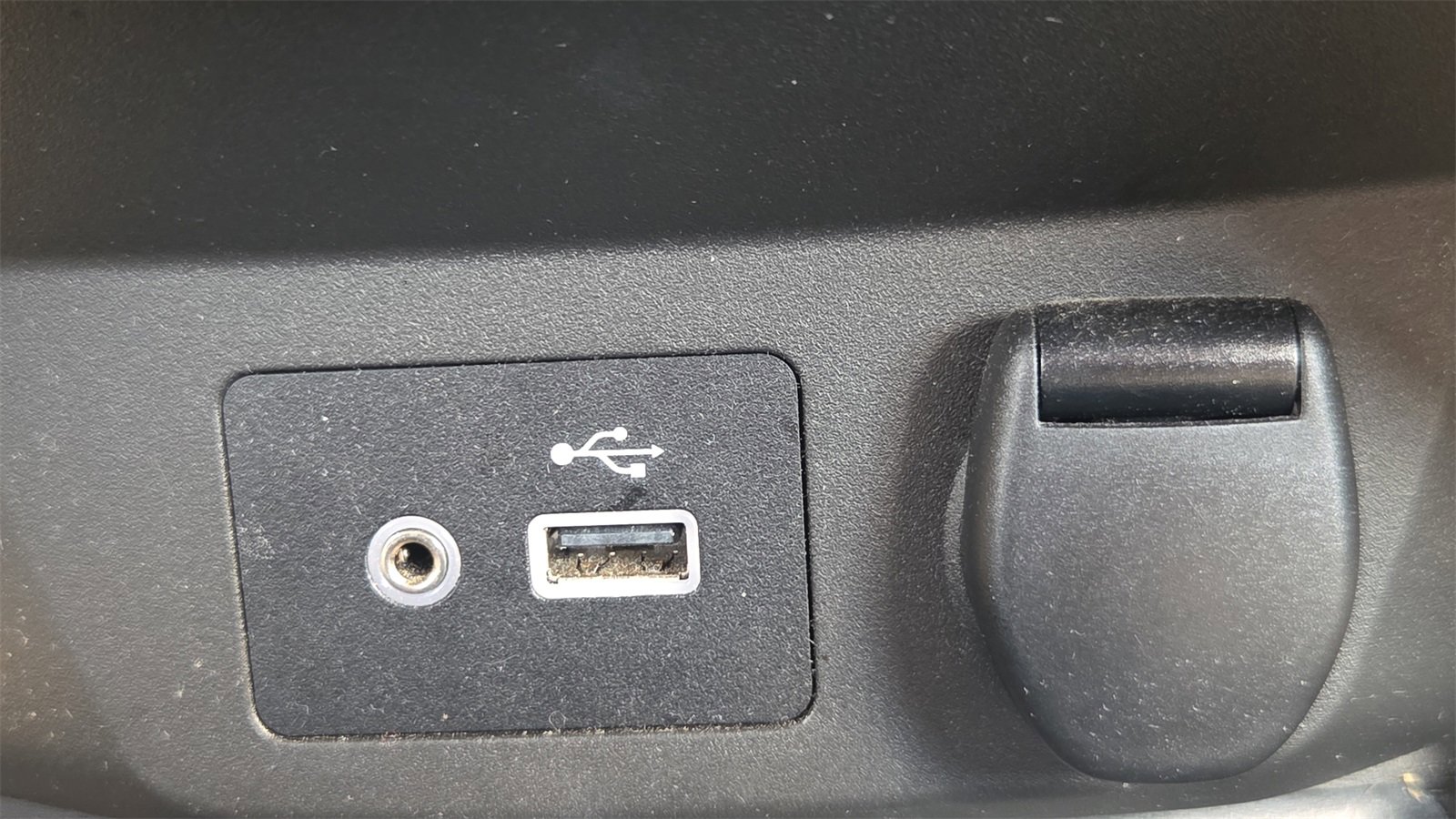 Used 2018 Nissan Rogue SV image 33