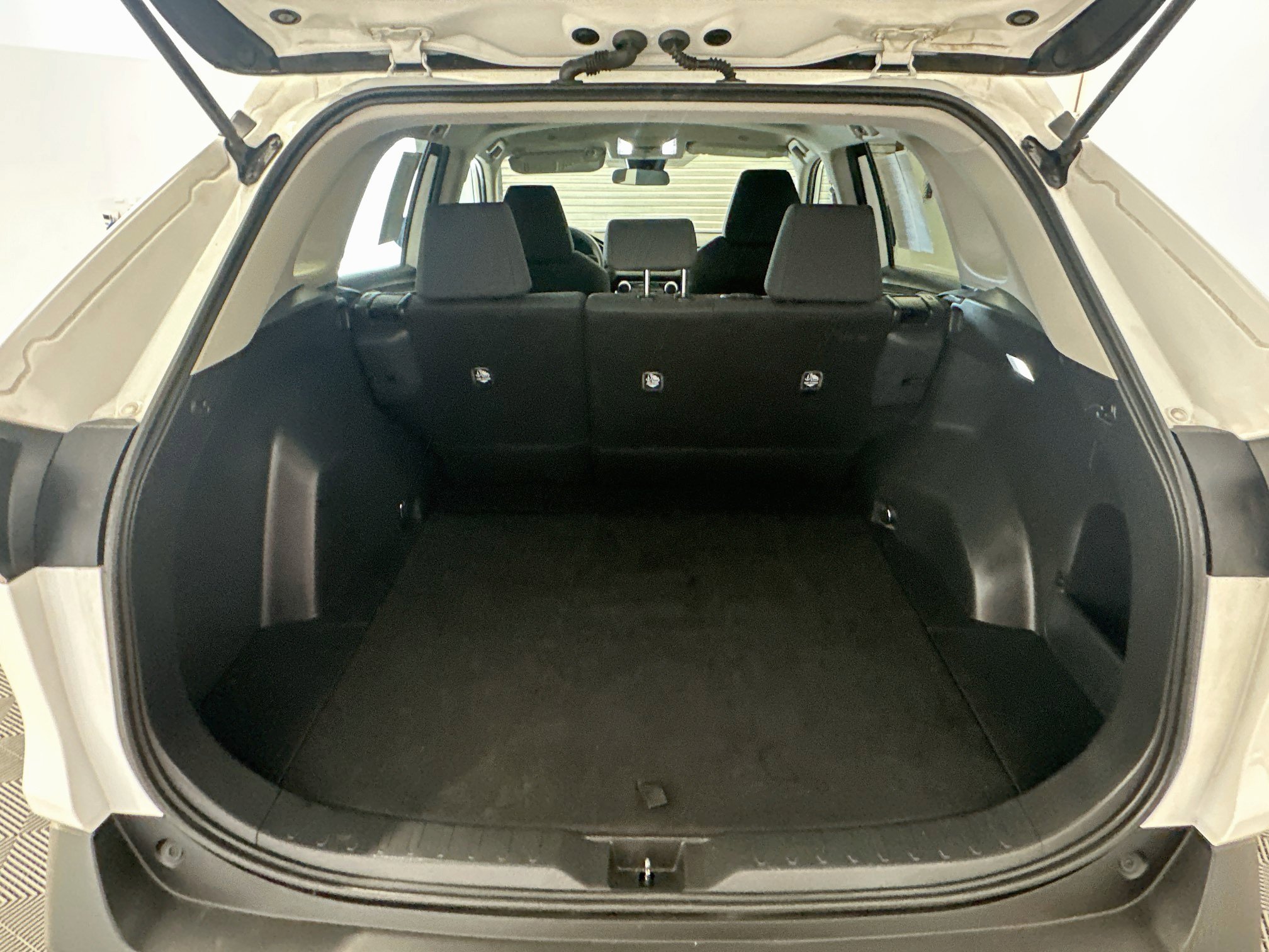 Used 2025 Toyota RAV4 LE AWD/4WD image 29