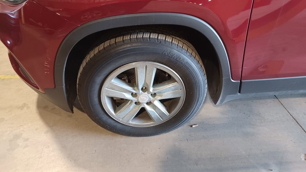 Used 2018 Chevrolet Trax LT w/ LT Convenience Package image 3