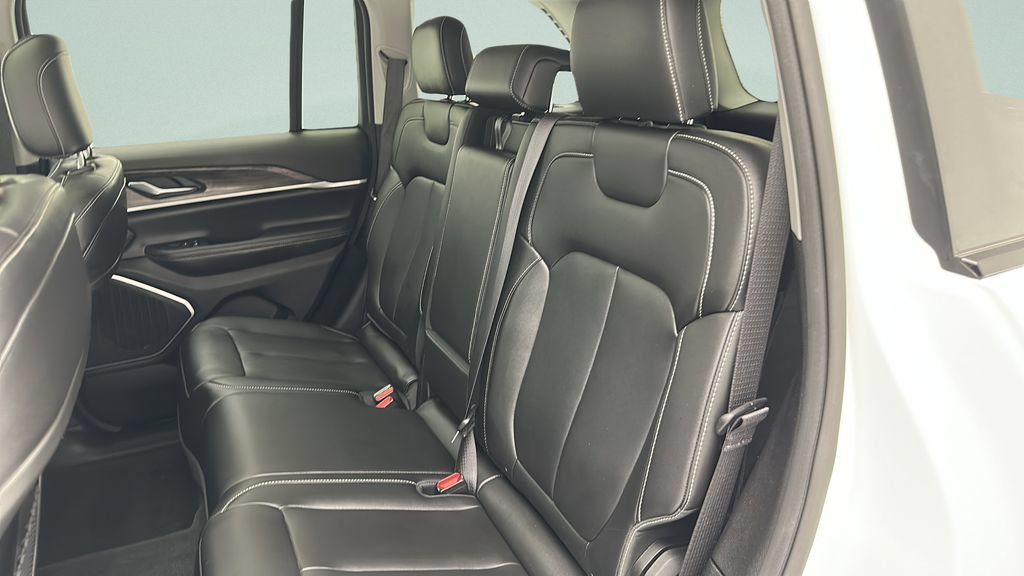 Used 2023 Jeep Grand Cherokee 4WD 4xe image 9