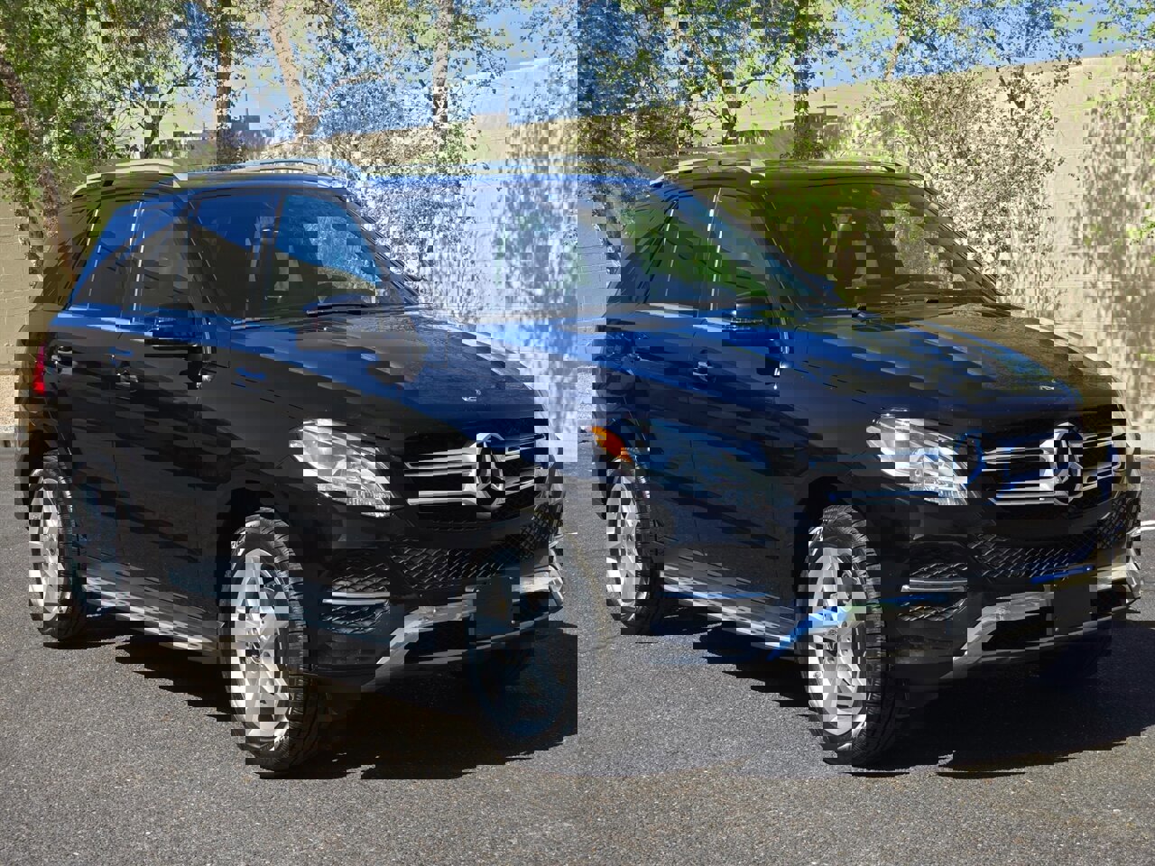 Used 2018 Mercedes-Benz GLE 350 w/ Premium 1 Package image 2