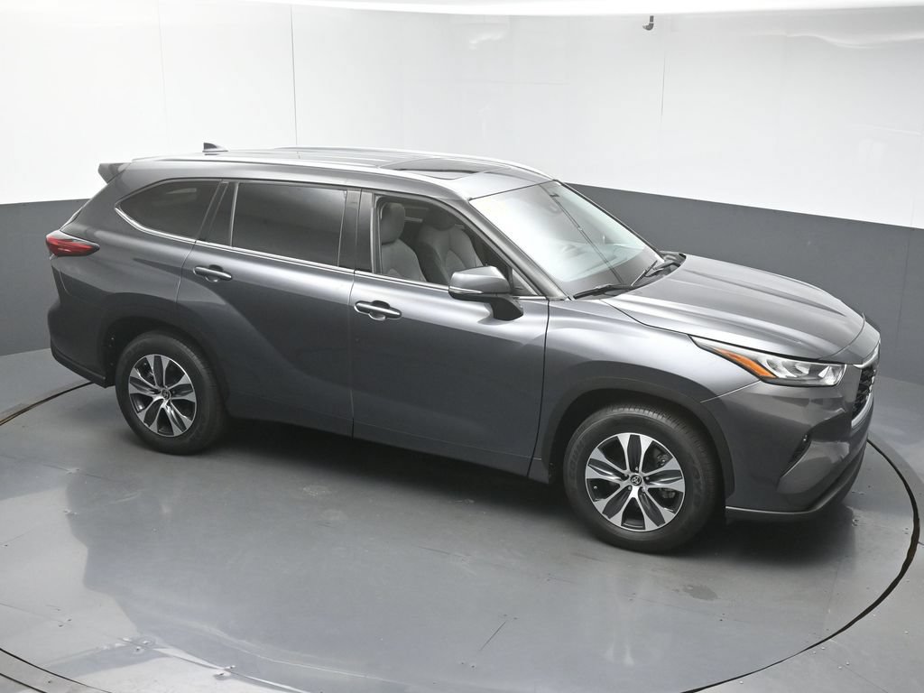 Used 2020 Toyota Highlander XLE FWD image 41