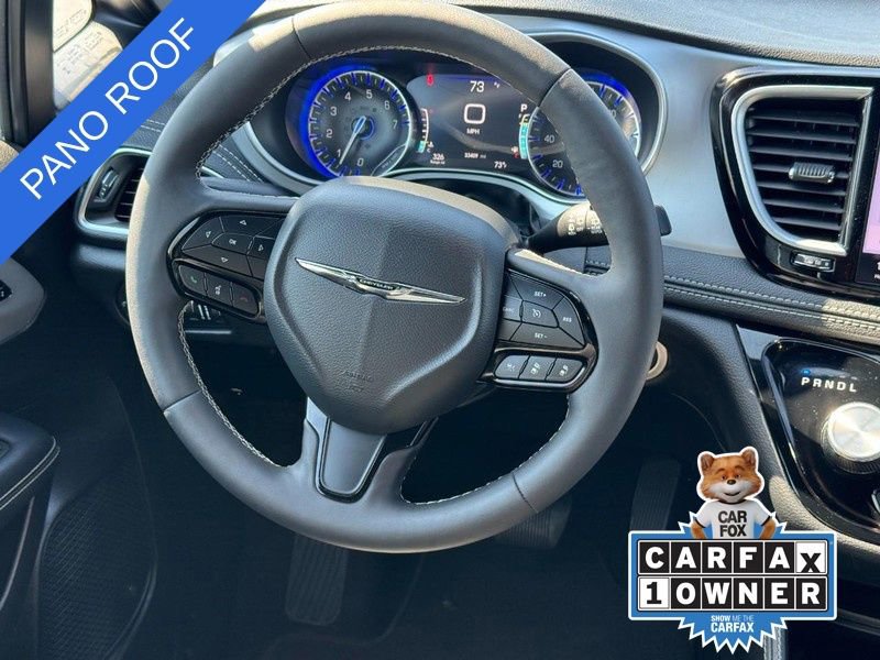 Used 2025 Chrysler Pacifica Limited image 15