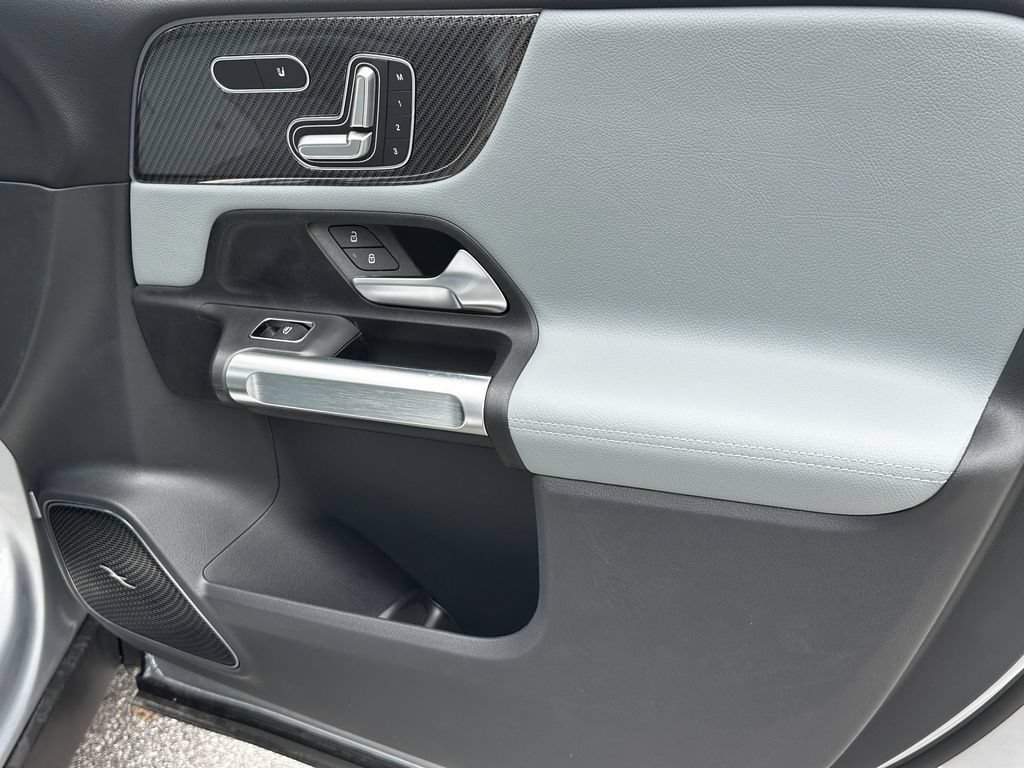 New 2026 Mercedes-Benz GLB 250 image 16