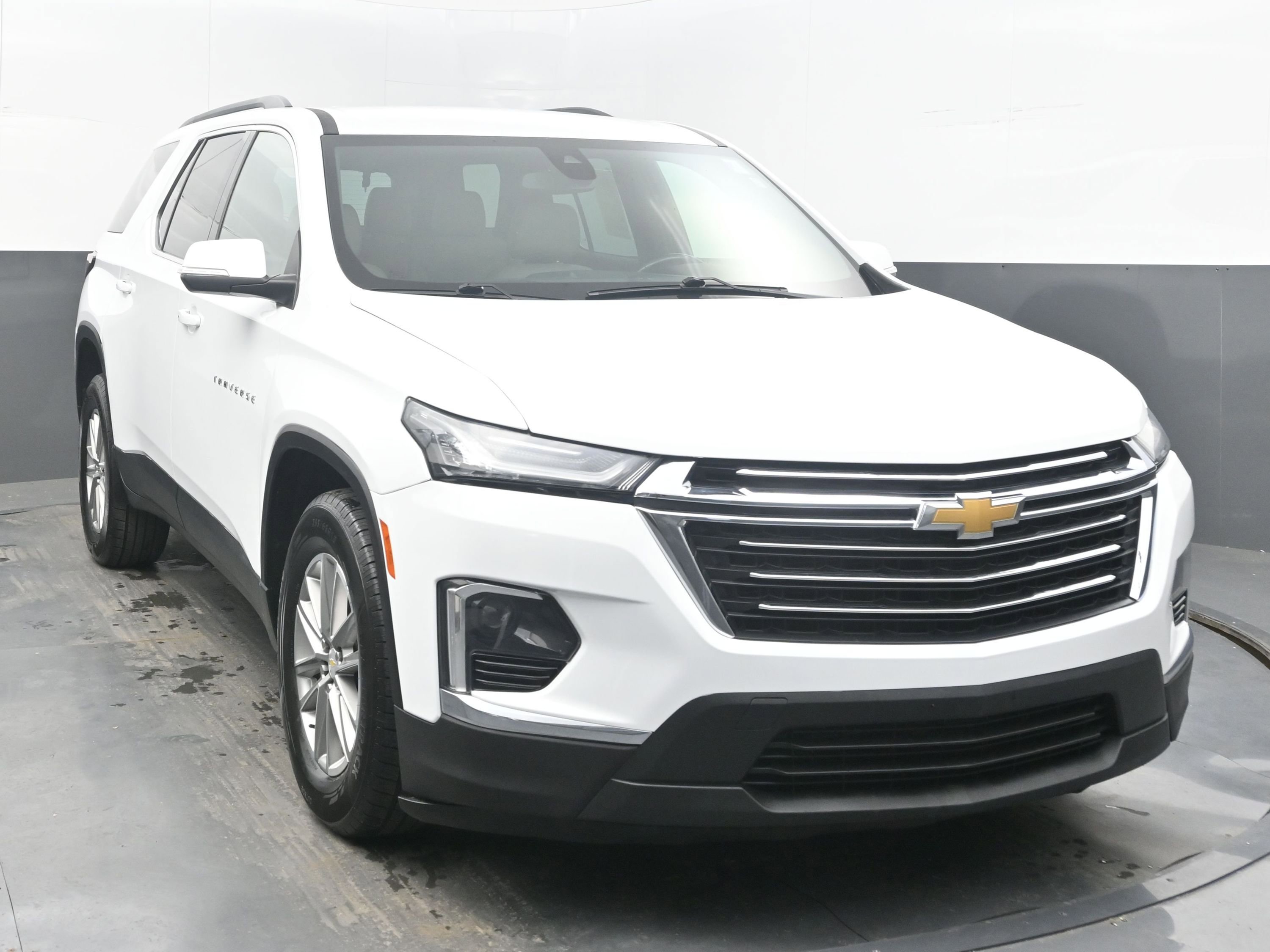 Used 2022 Chevrolet Traverse LT AWD/4WD image 2
