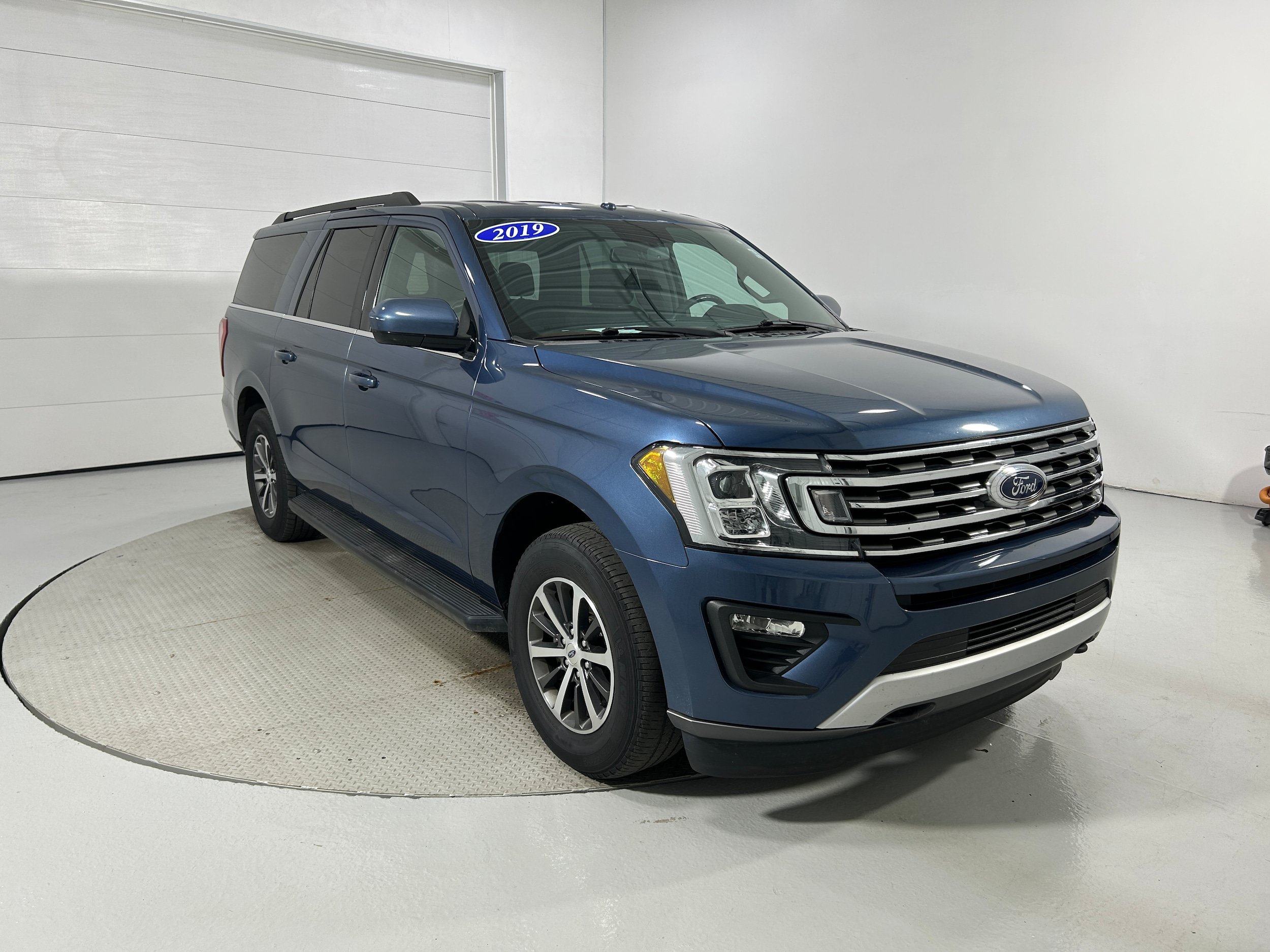 Used 2019 Ford Expedition Max XLT AWD/4WD image 3