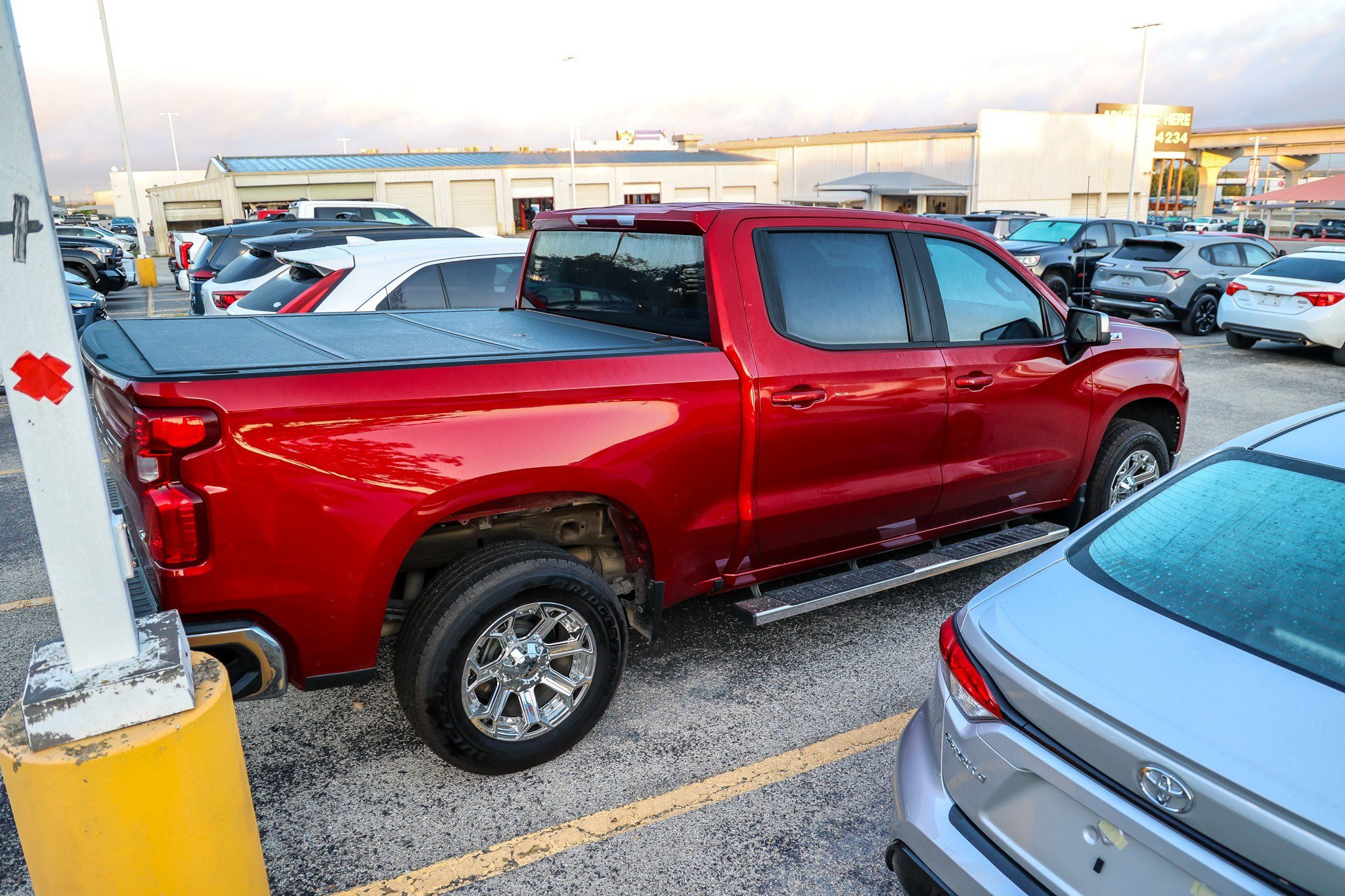 Used 2023 Chevrolet Silverado 1500 LT w/ Z71 Off-Road Package AWD/4WD image 8