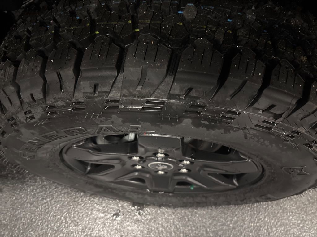 New 2025 Ford Bronco Outer Banks w/ Black Appearance Package image 17