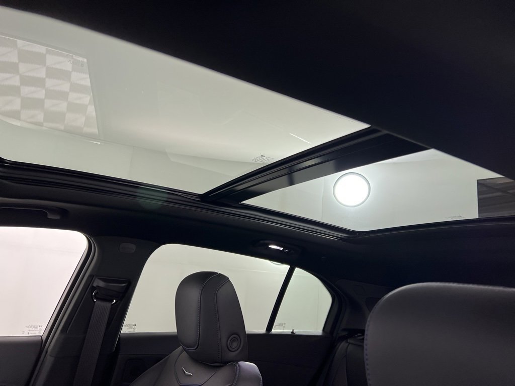 Used 2025 Cadillac XT4 Sport w/ Cold Weather Package image 34