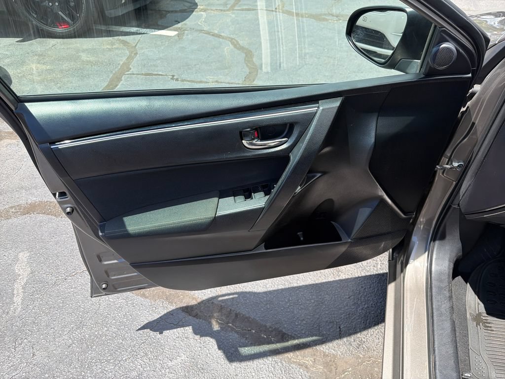 Used 2018 Toyota Corolla LE FWD image 24