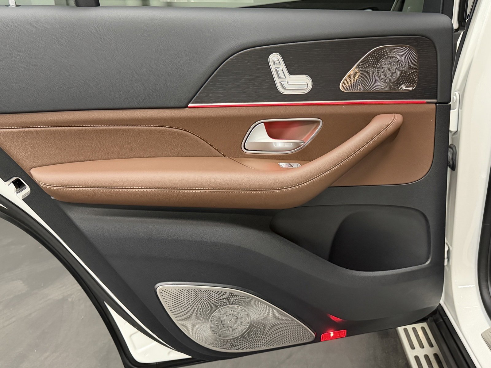 Used 2024 Mercedes-Benz GLS 450 4MATIC image 40