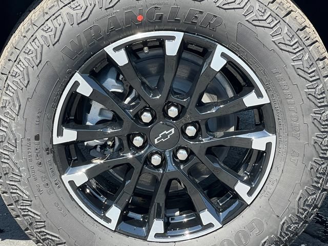 New 2026 Chevrolet Traverse Z71 w/ LPO, Floor Liner Package AWD/4WD image 8
