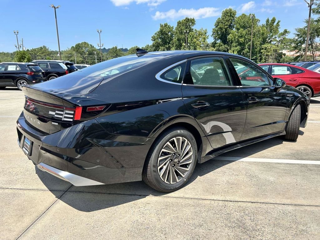 New 2026 Hyundai Sonata Limited FWD image 3