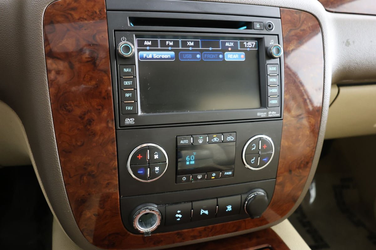 Used 2011 Chevrolet Avalanche LTZ AWD/4WD image 20