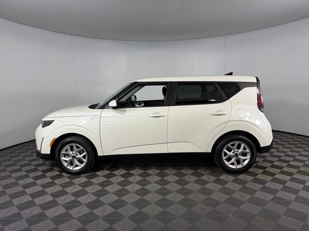Used 2025 Kia Soul LX w/ LX Technology Package FWD image 10