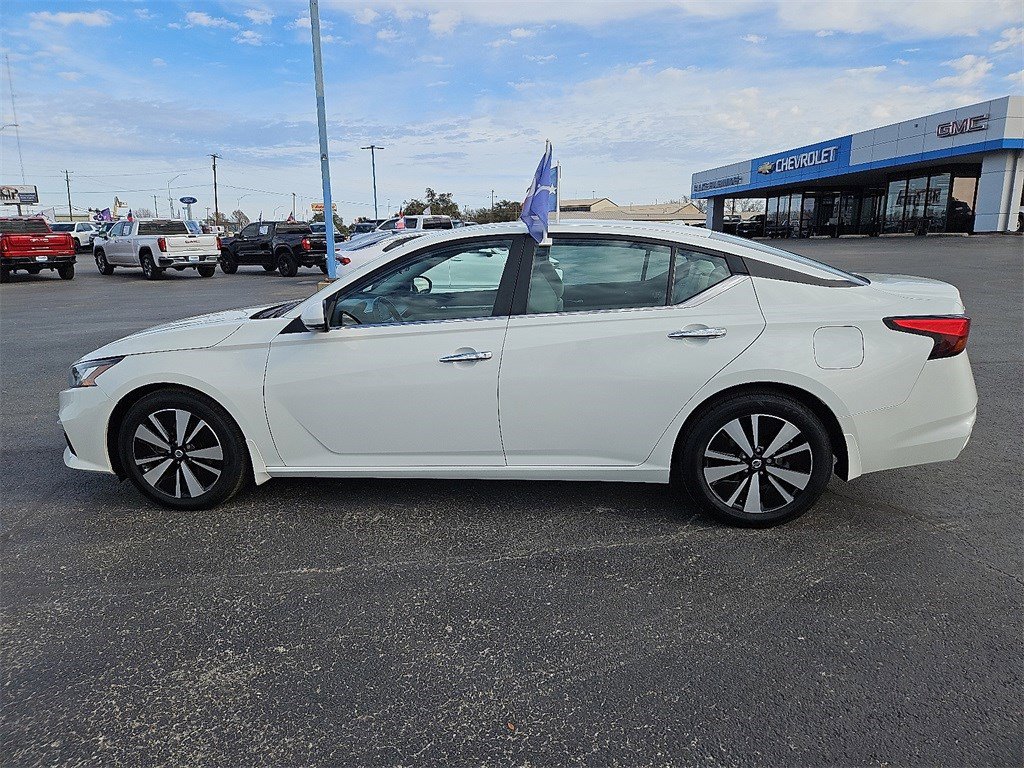Used 2022 Nissan Altima 2.5 SV w/ SV Premium Package image 2