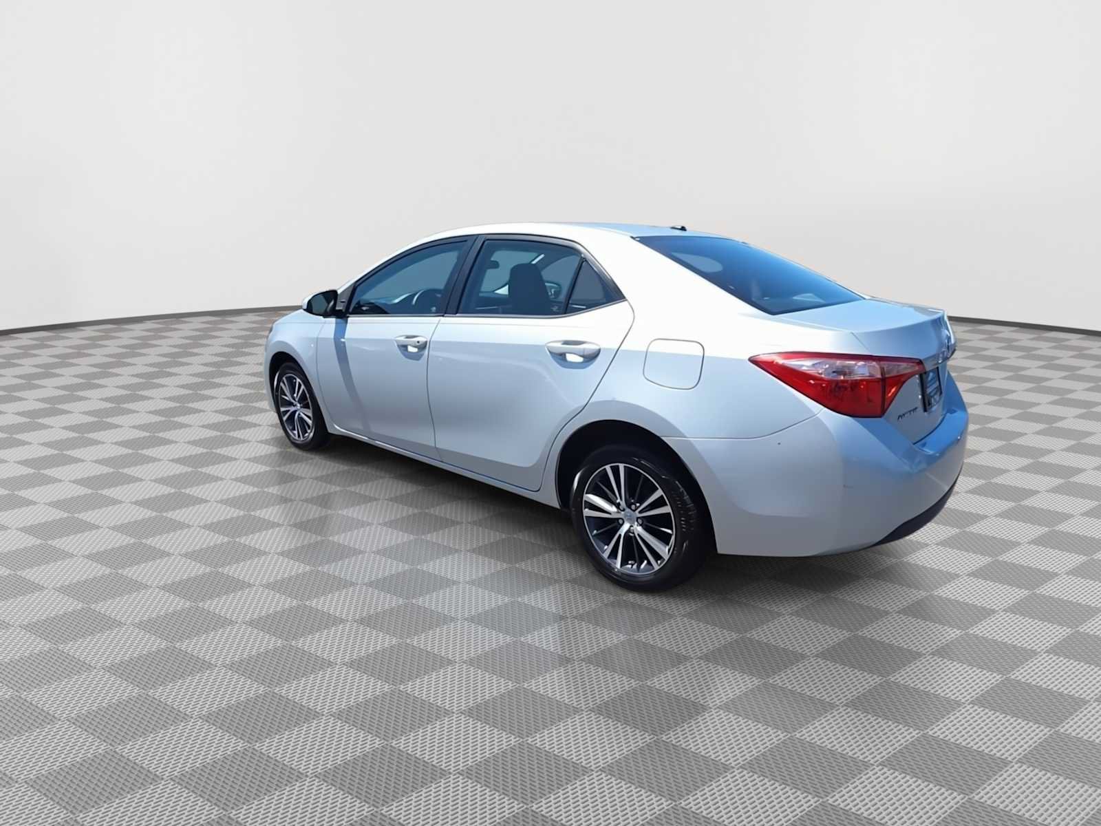 Used 2018 Toyota Corolla LE w/ LE Premium Package FWD image 6