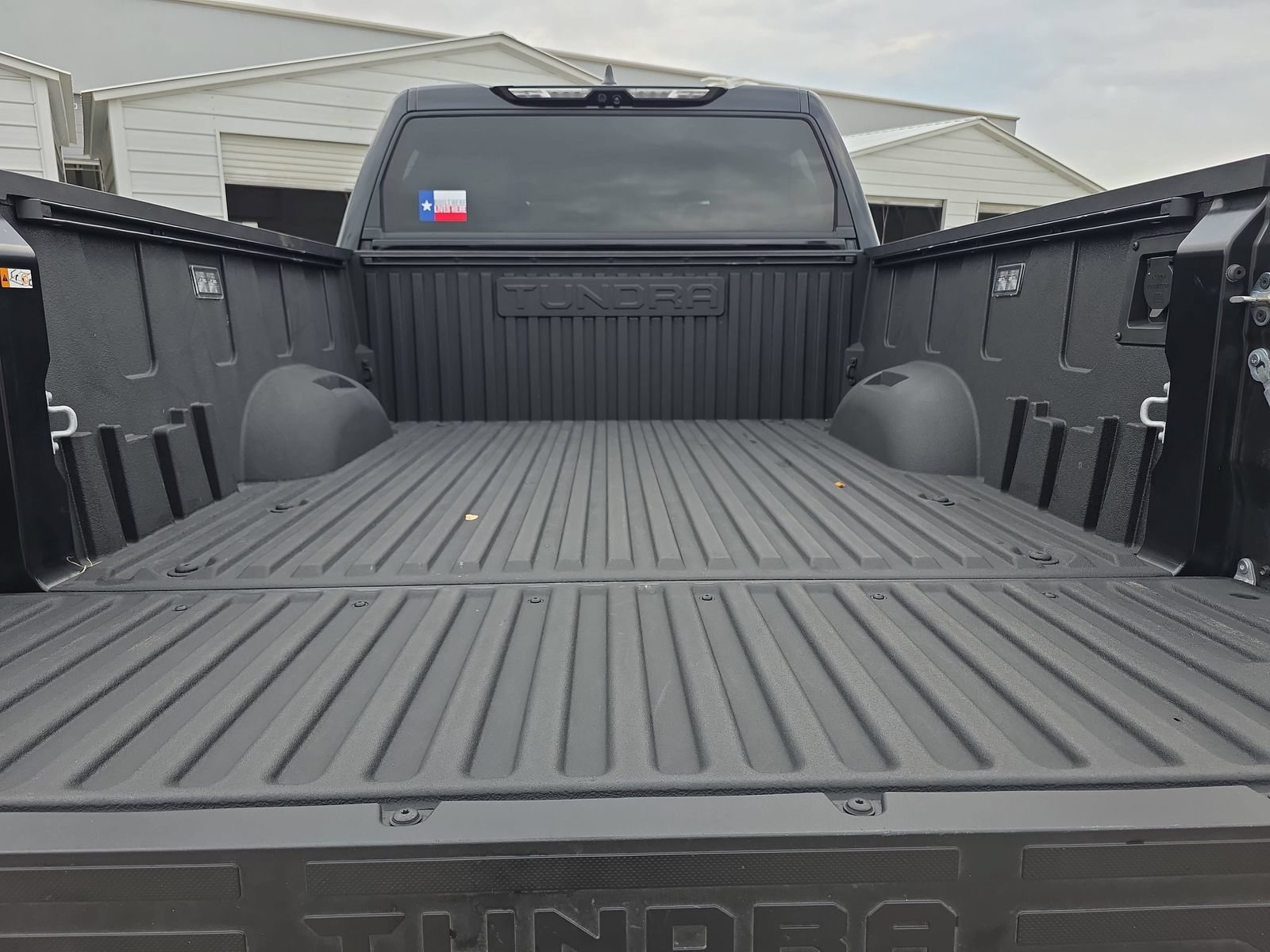 Used 2026 Toyota Tundra Limited w/ TRD Off-Road Package AWD/4WD image 31