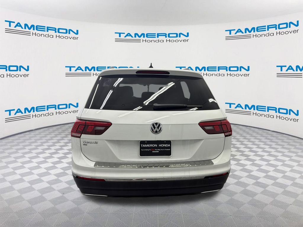 Used 2021 Volkswagen Tiguan SE w/ Panoramic Sunroof Package FWD image 4