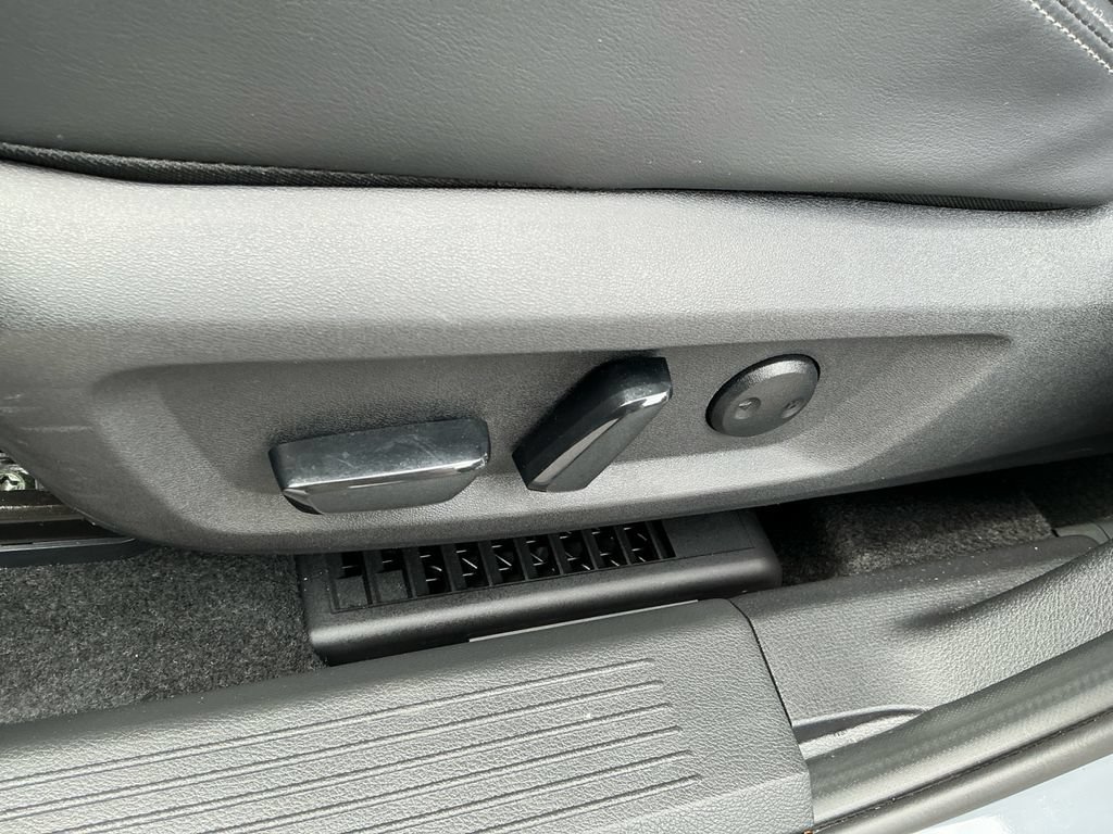 Used 2025 Nissan Rogue Platinum FWD image 25