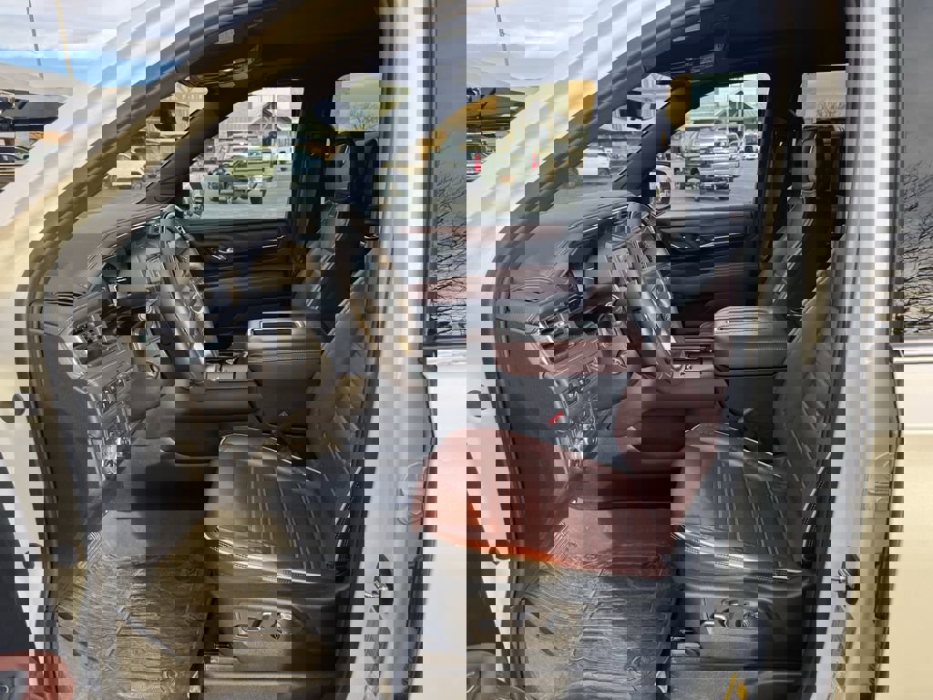 Used 2024 GMC Yukon XL Denali Ultimate image 9