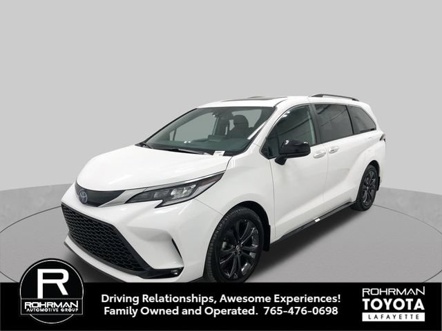 Used 2023 Toyota Sienna XSE FWD image 2
