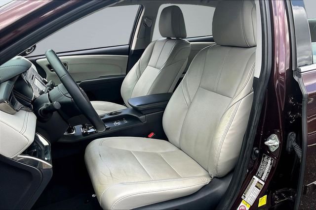 Used 2018 Toyota Avalon Limited w/ Protection Package FWD image 21
