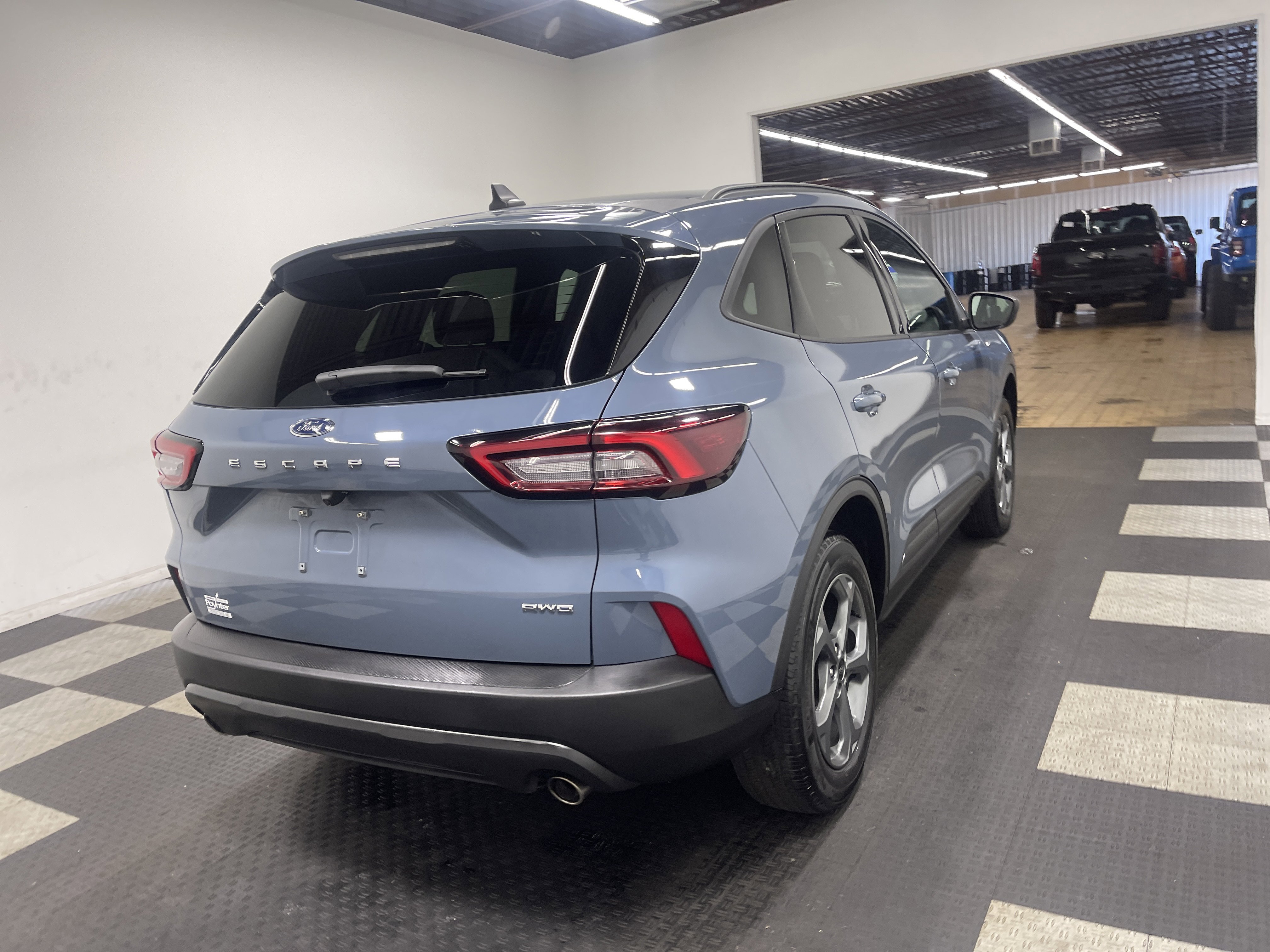 Used 2025 Ford Escape ST-Line image 5