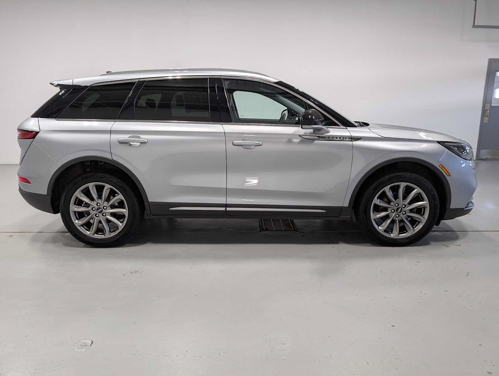 Used 2022 Lincoln Corsair AWD w/ Premium Package image 7