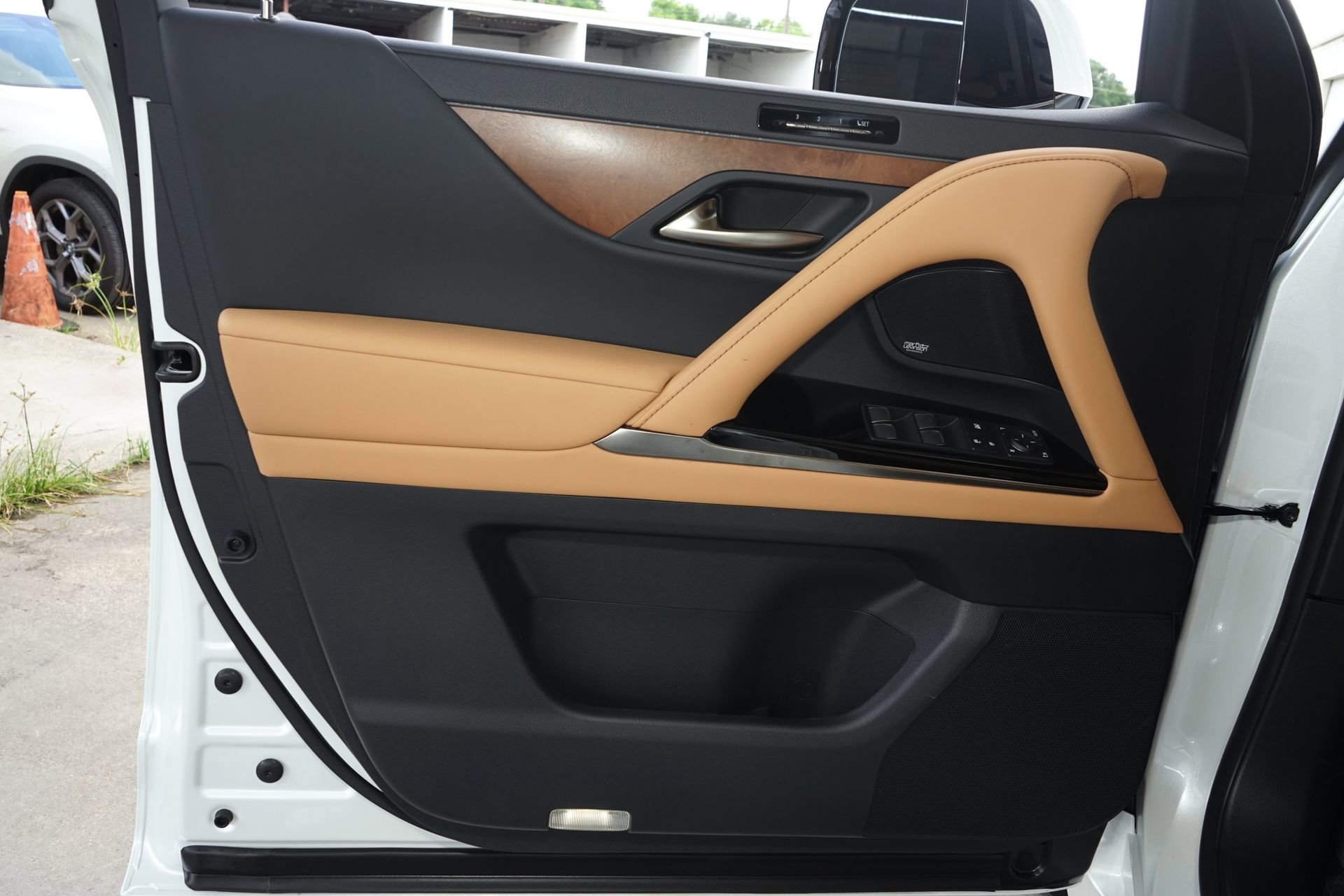 Used 2024 Lexus LX 600 4WD w/ Luxury Package image 27