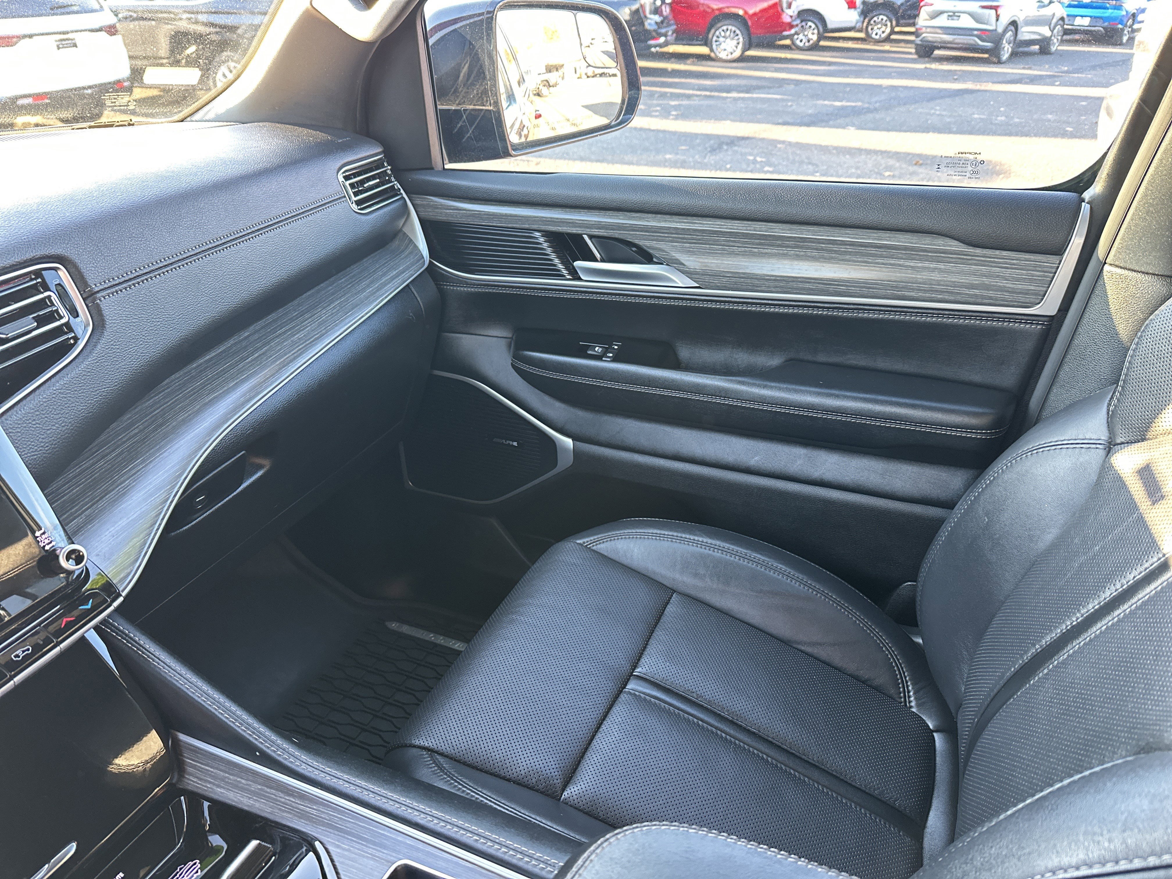 Used 2024 Jeep Wagoneer Series III image 24