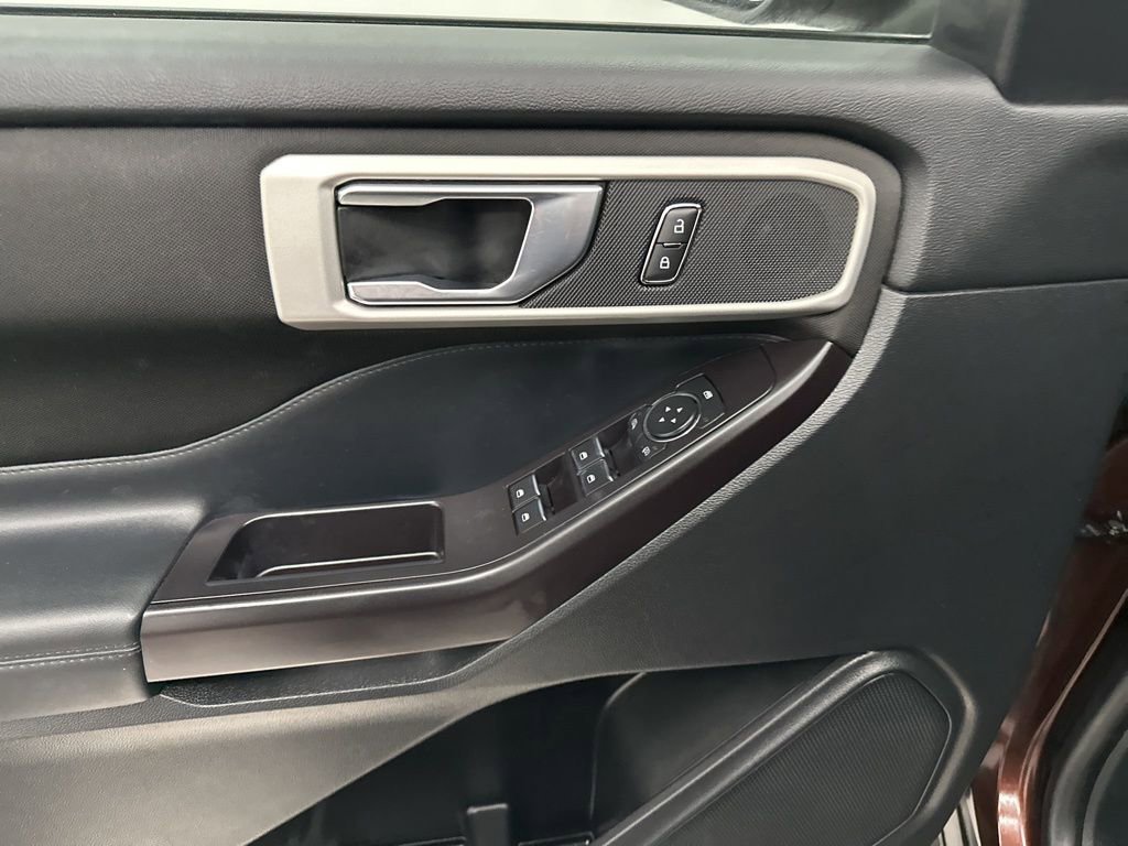 Used 2020 Ford Explorer XLT image 12