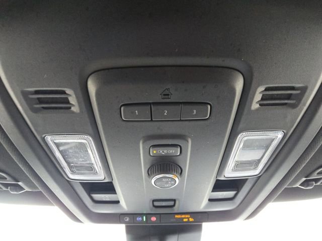 Used 2023 GMC Yukon SLT image 43