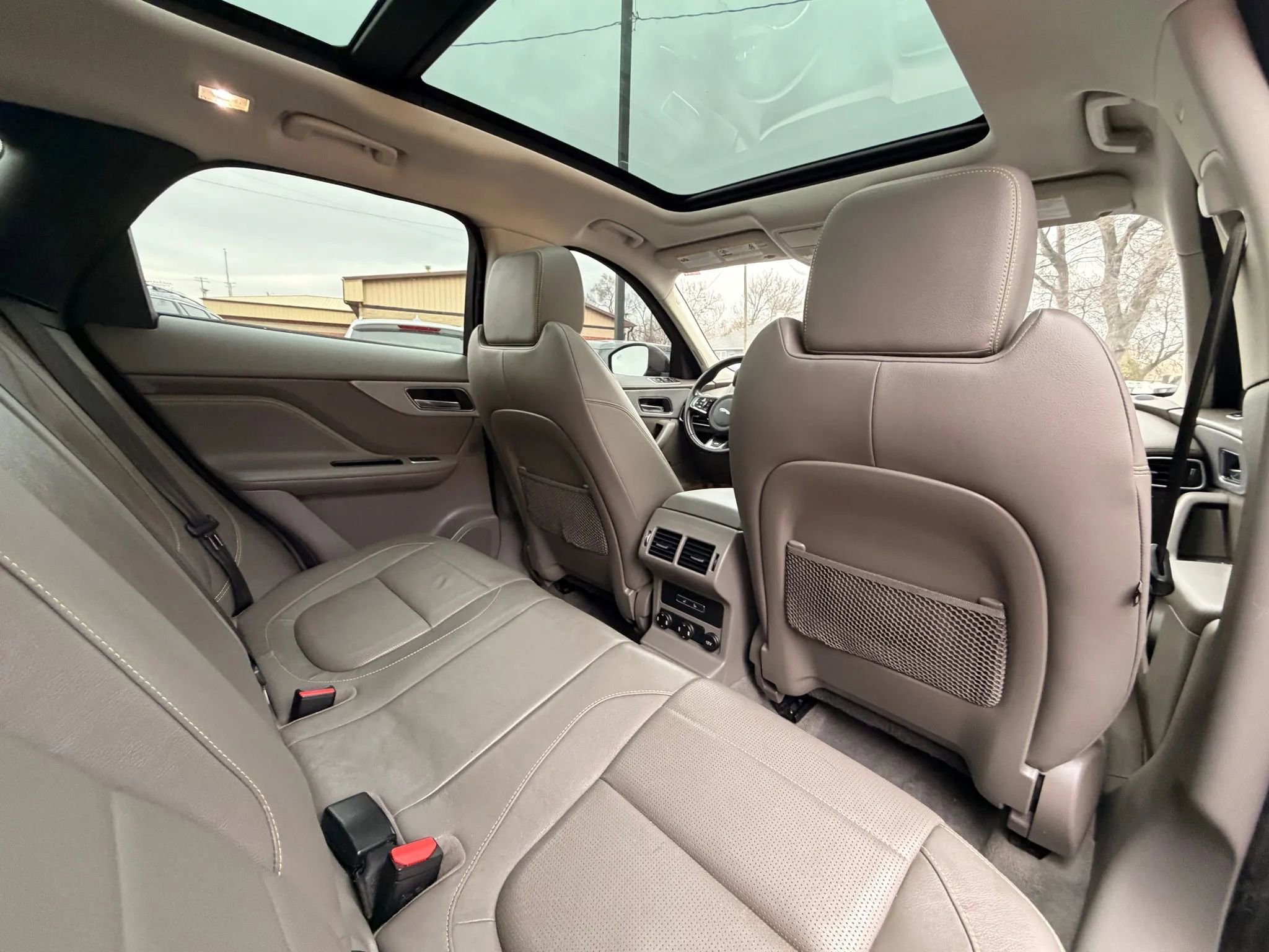 Used 2017 Jaguar F-PACE R-Sport image 24