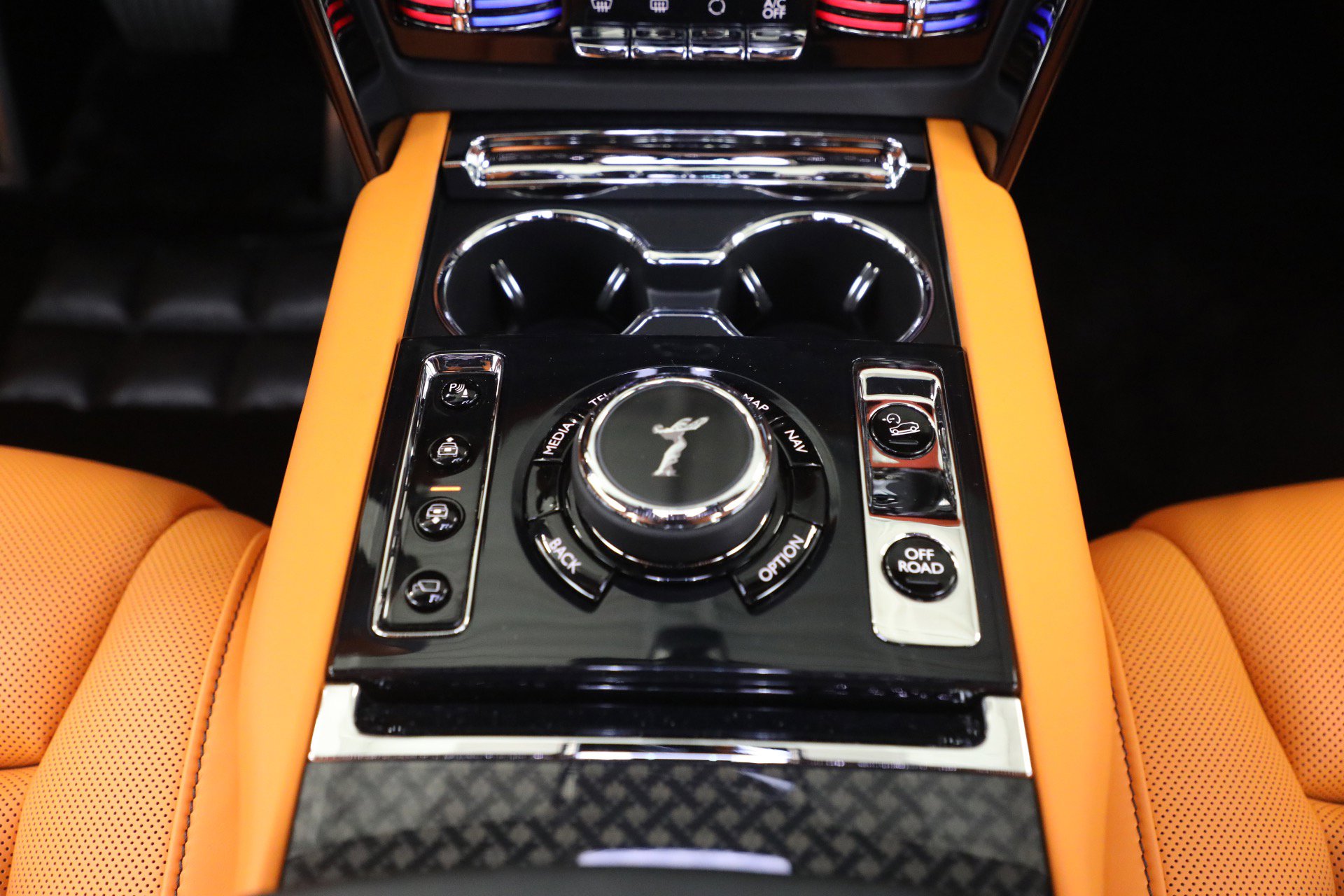 New 2026 Rolls-Royce Cullinan Black Badge image 31