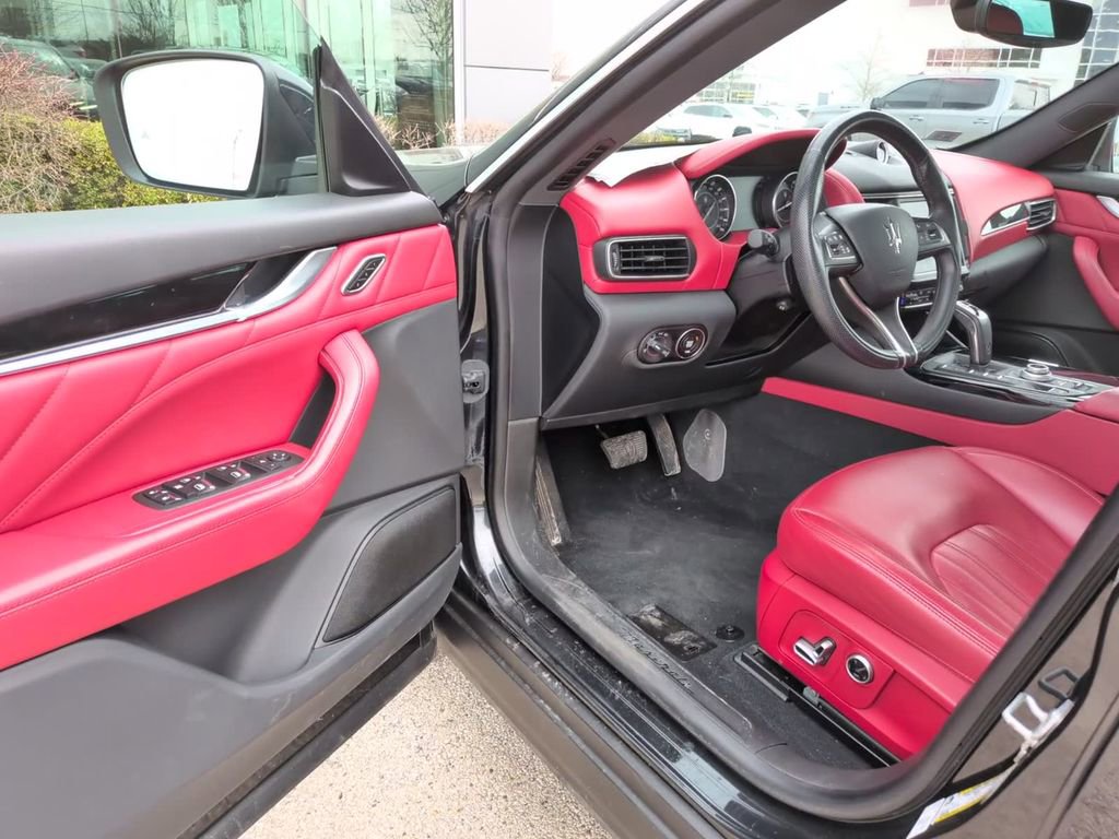 Used 2023 Maserati Levante GT image 17