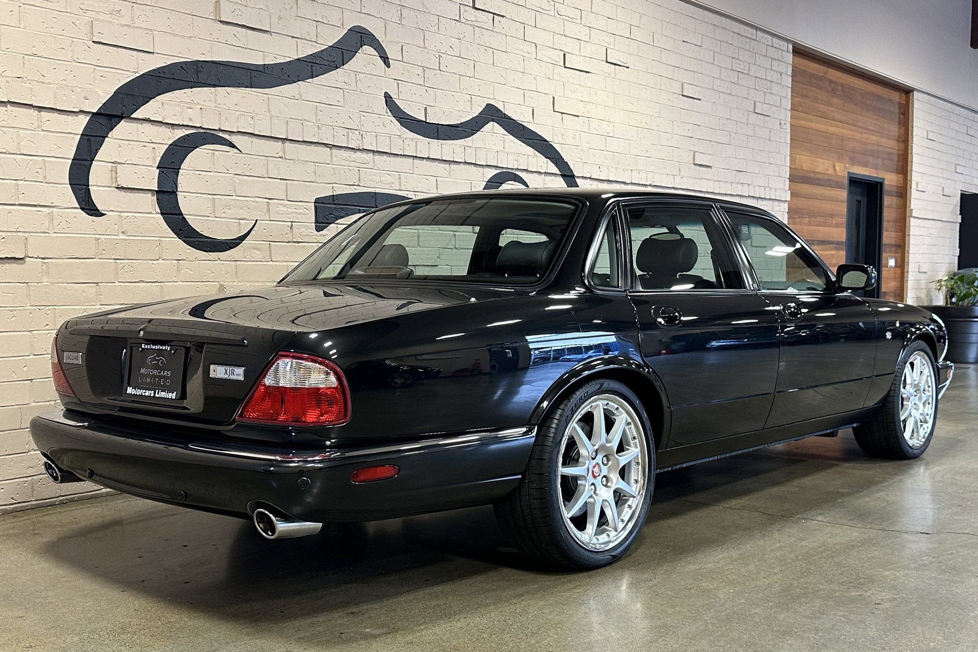 Used 2002 Jaguar XJ8 image 4
